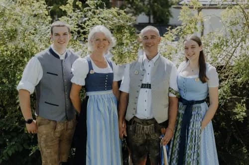 250406-11-uhr-familie-brugger-foto500.jpg
